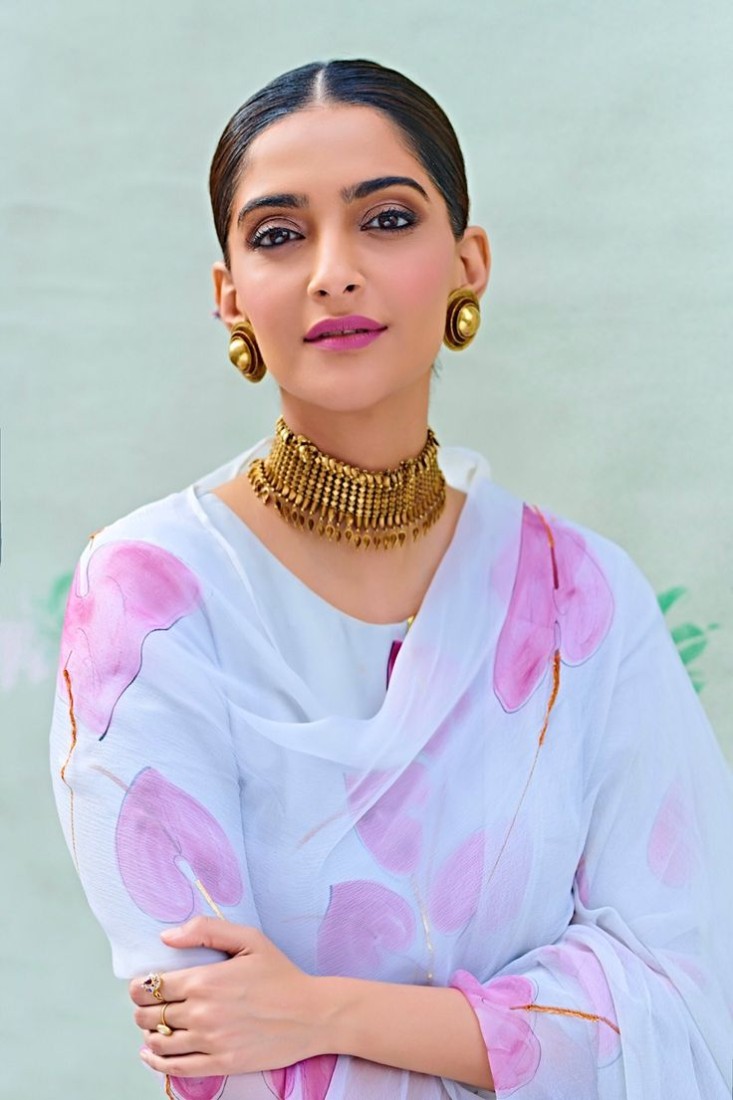  Iconic Sonam Kapoor Saree Styles hear dress