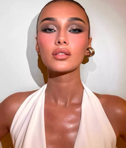 Christmas makeup ideas white top 