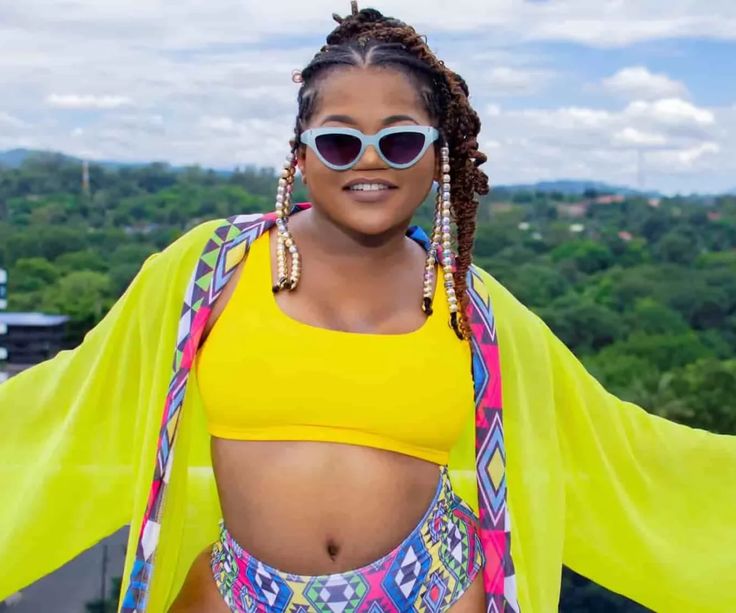 Busiswa in yellow outfit 