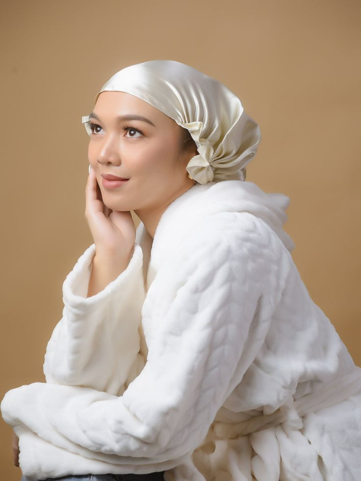 Best Silk Hair Bonnets to Protect Hair While Sleeping