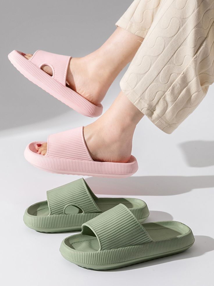 Trendy Beach Slides You Can't Miss This Season