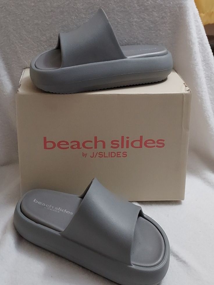 Trendy Beach Slides You Can't Miss This Season