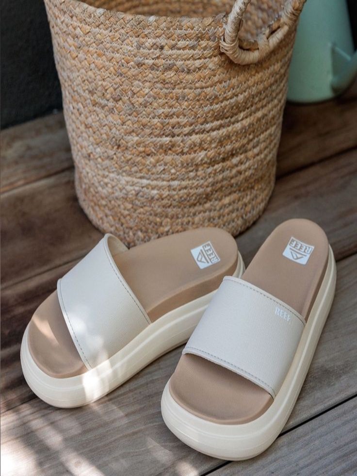 Trendy Beach Slides You Can't Miss This Season