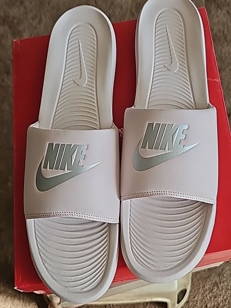 Trendy Beach Slides You Can't Miss This Season