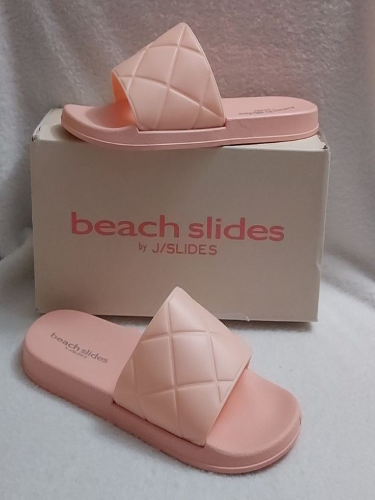 Trendy Beach Slides You Can't Miss This Season