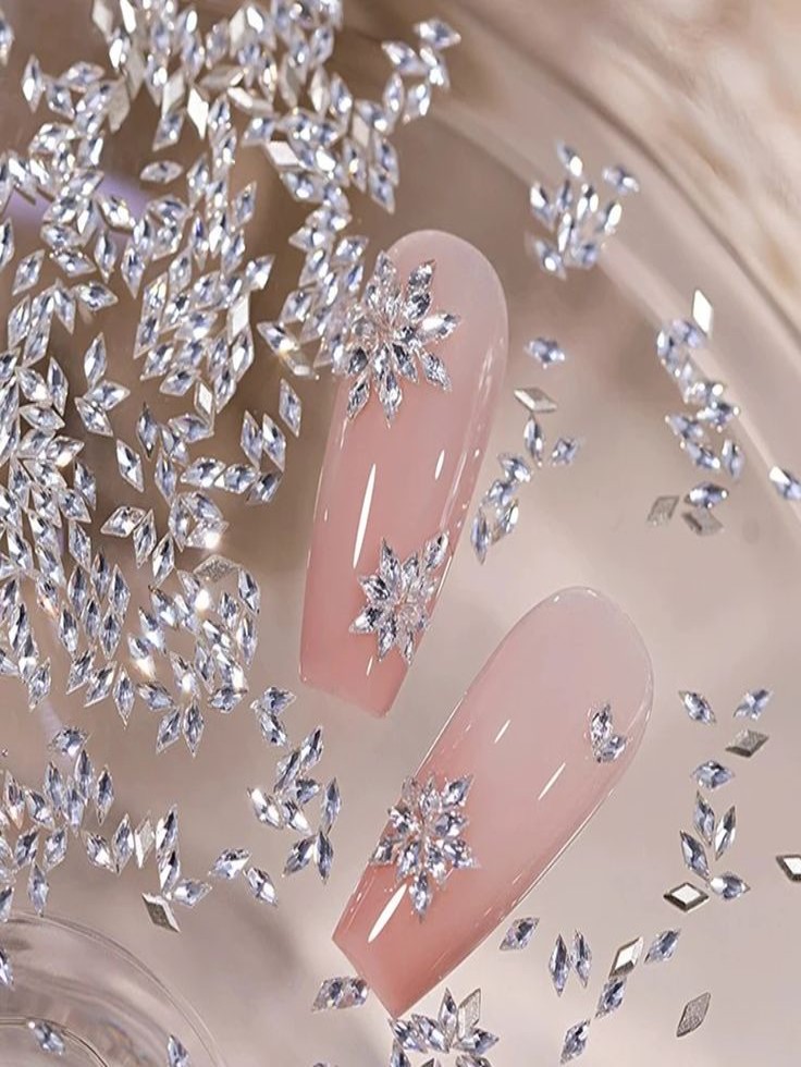 Nail gems and their relationships to individual artisticÂ