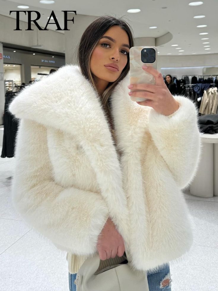 Stunning White Faux Fur Coats to Elevate Your Look 3