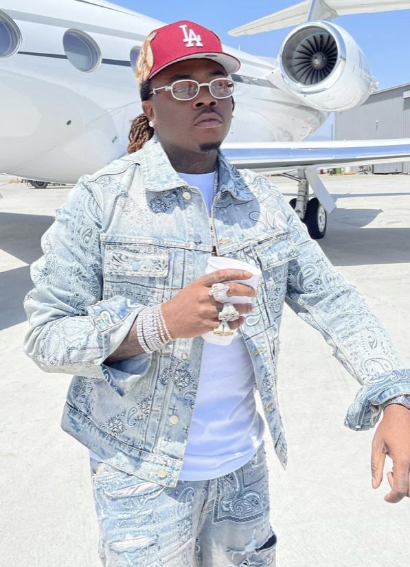 Gunna in front of a plane 