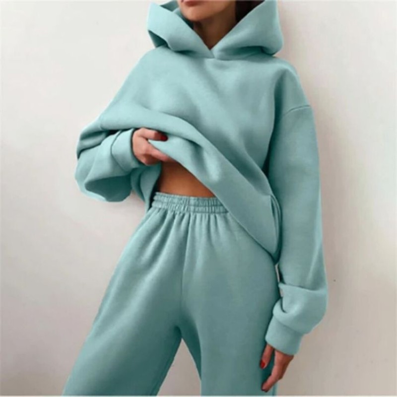 Cozy Yet Chic: Best Women’s Tracksuit Sets For Relaxed Fashion
