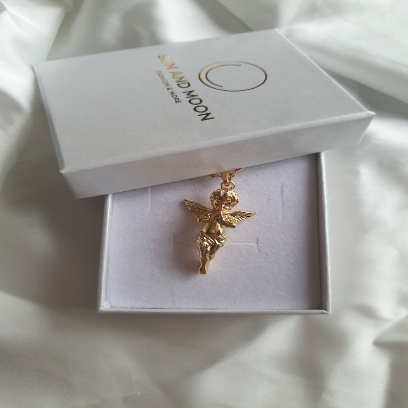 Tiny Sparkling Diamond Necklaces for Little Fashion