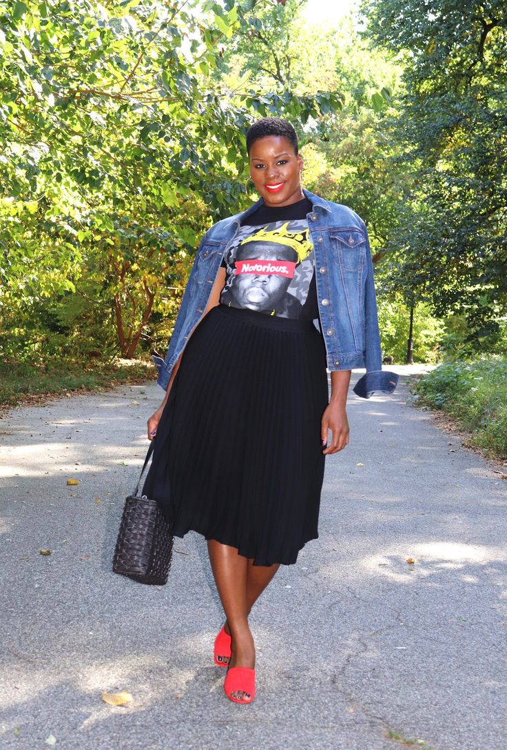 Pleated skirts with t shirt