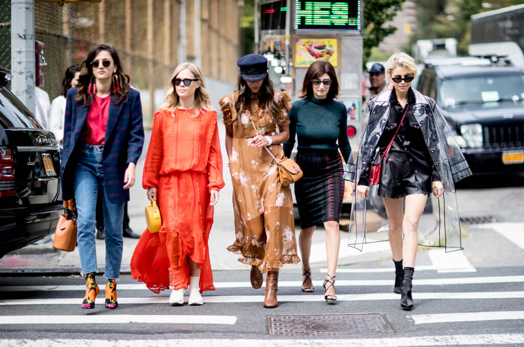 fashion and the female psyche 5 fashionable women walking