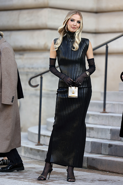 Leonie Hanne in All-Black Ensemble on the steps