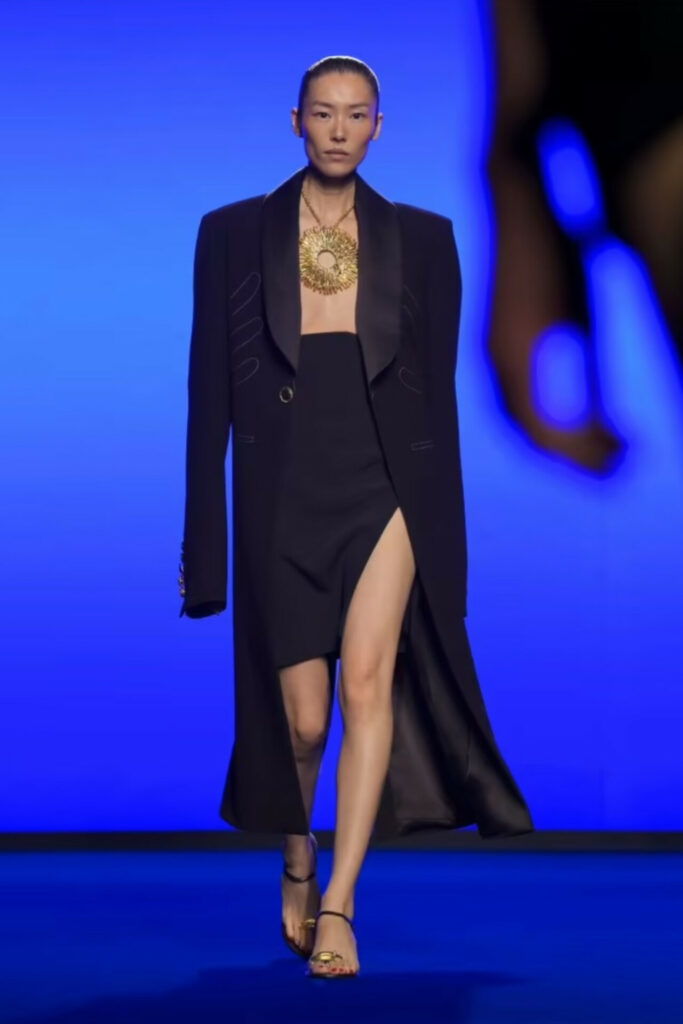 Leonie Hanne in All-Black Ensemble inspiration