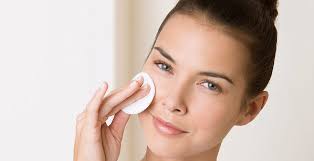 makeup removal cleaning face with pad