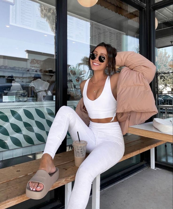 Crop tops white with white leggings