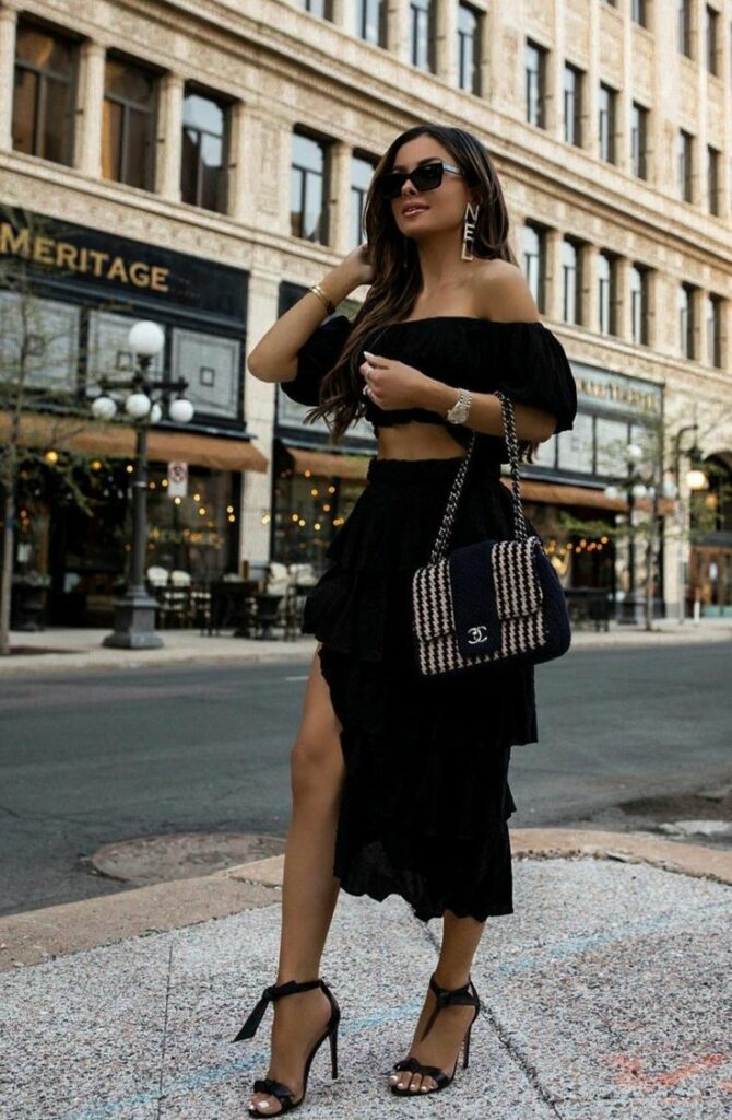 Crop tops black with black skirt