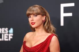 Grammys red carpet Taylor Swift
