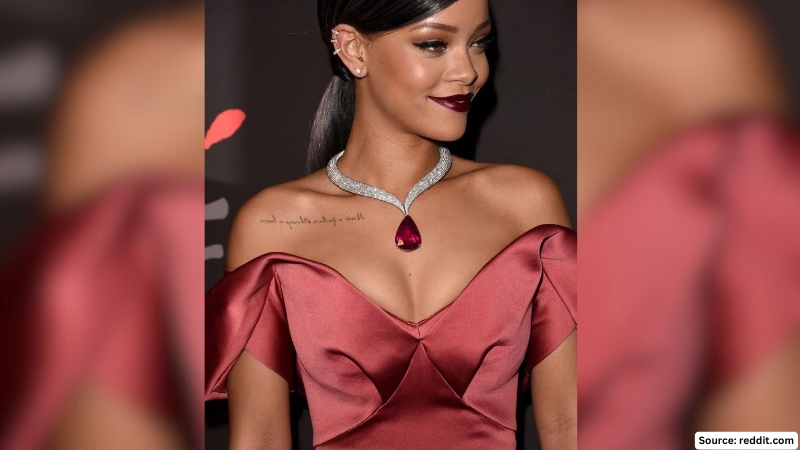 pendant necklaces Rihanna