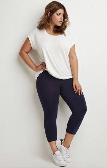 plus-size fashion in black leggings