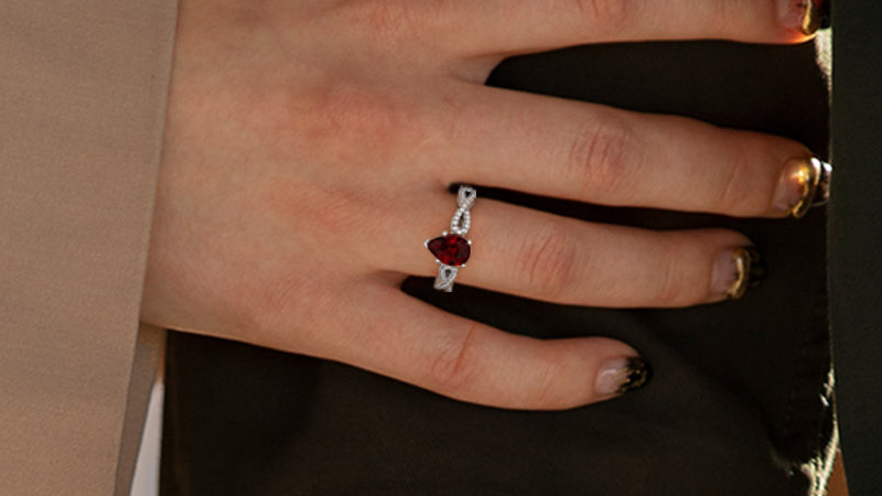 Choose the Perfect Women's Rings red