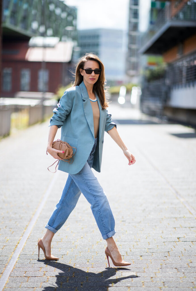 spring fashion blue blazer with jeans 
