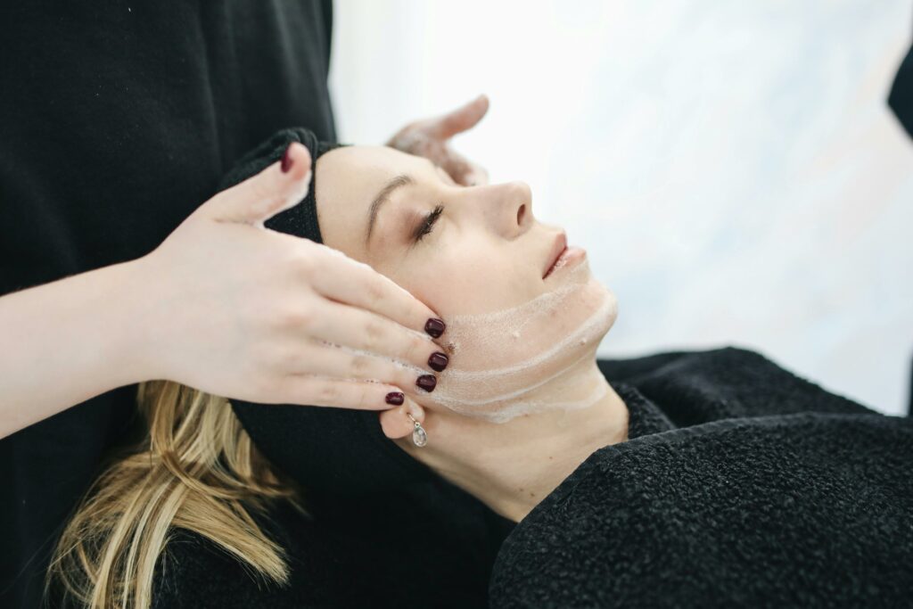 aloe vera gel woman in spa