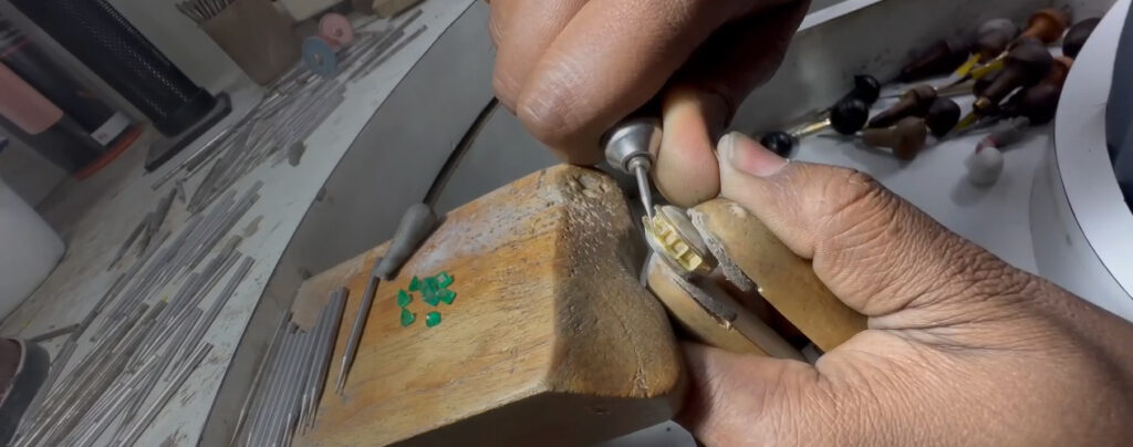 gold jewelry technician