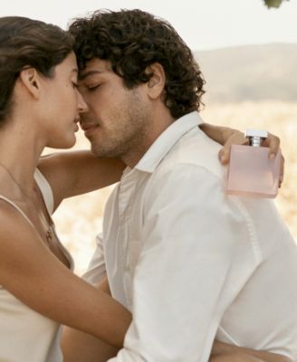 perfumes coupe kissing