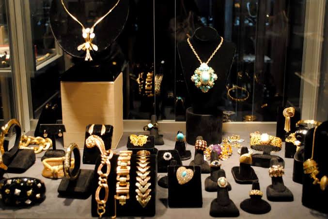 jewelry showcase