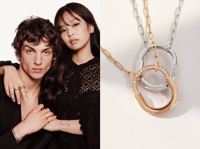 jewelry trends man and woman embrace with jewelry