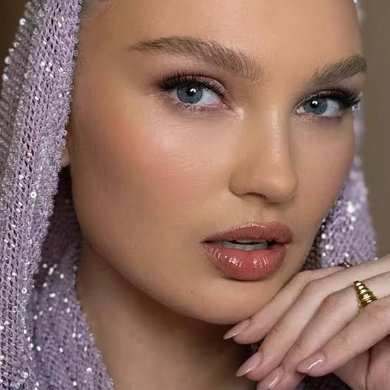 makeup trends head scarf