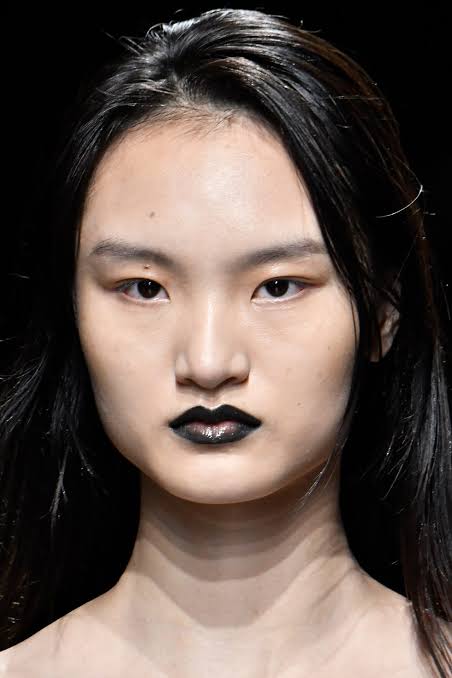 makeup trends dark lipsticks 
