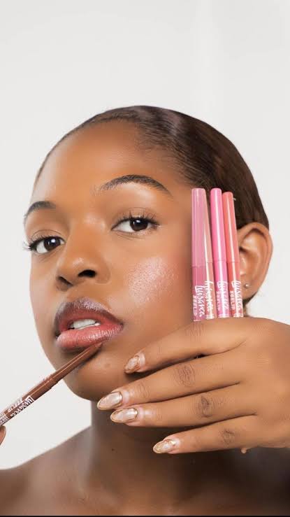 makeup trends two toned lips