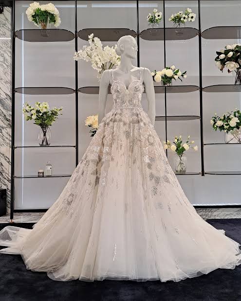 Bridal Style Guide dress on manequin
