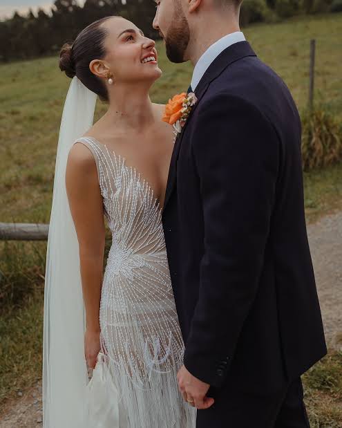 kissing Bridal Style Guide 