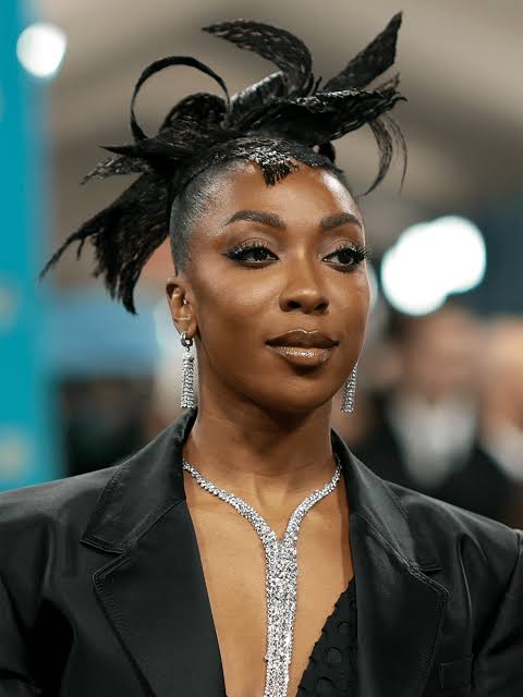 Black top with thick necklace 