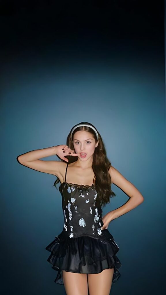 Girl in Indie Sleaze sexy dress