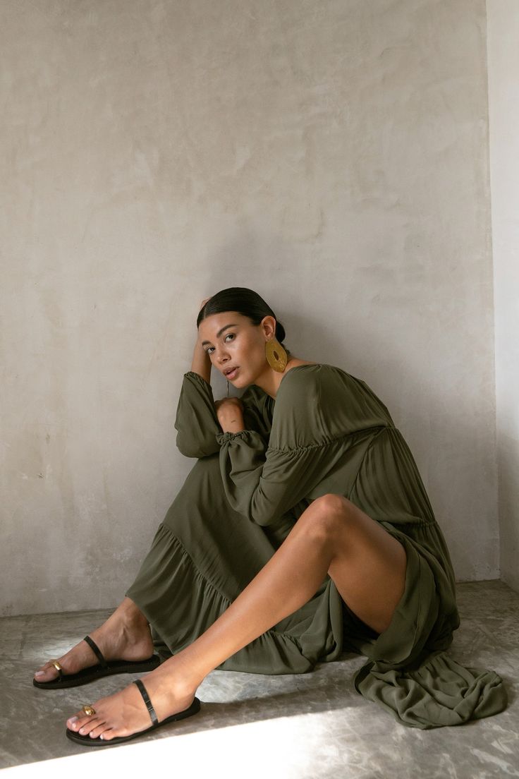 toe-ring sandals with green dress