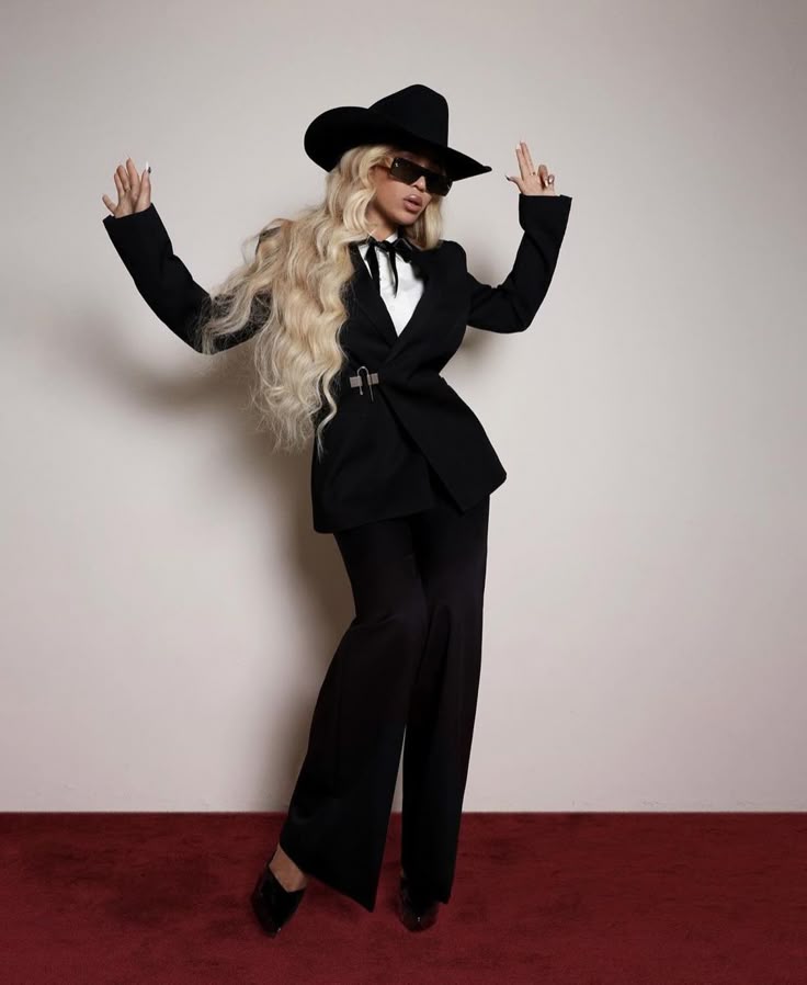 Beyoncé in a cowboy chic outfit
