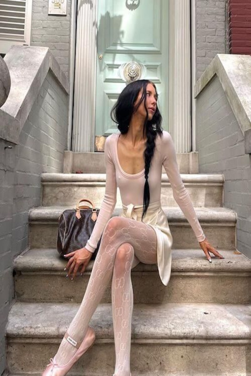 Balletcore Trend fashion girl sitting on steps witrh bellet style outfit