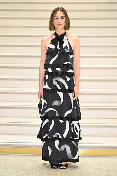 During the Chanel Haute Couture Fall/Winter 2025/2026 show, Keira Knightley wore a black and white maxi dress with Coco Crush earrings.