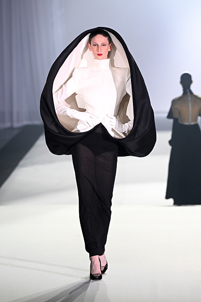 black and white Stéphane Rolland look