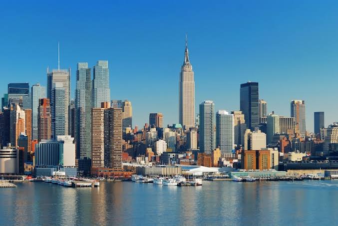 New York skyline with Empire State Buidling center 