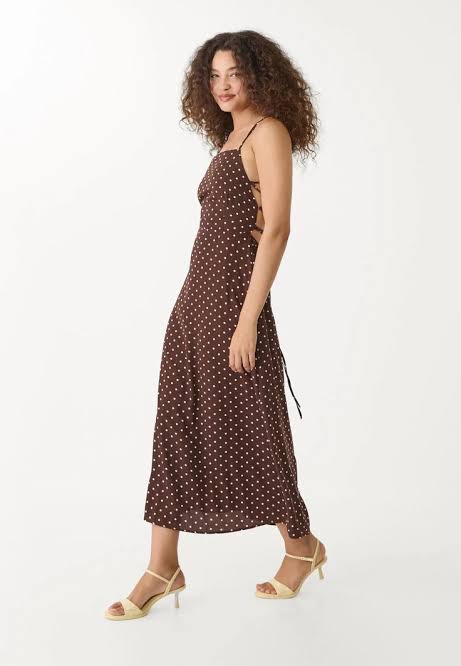 brown dress while dressing for synesthetic Senses