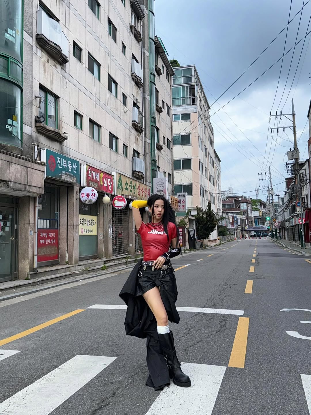 Blackpink Jisoo’s Bold and Elegant Vibes 2