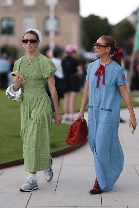 2 woman in comfortable dresses 