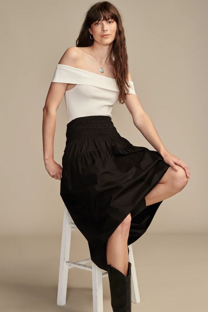 8 Alluring off-the-Shoulder Tops—Will You Dare to Wear?