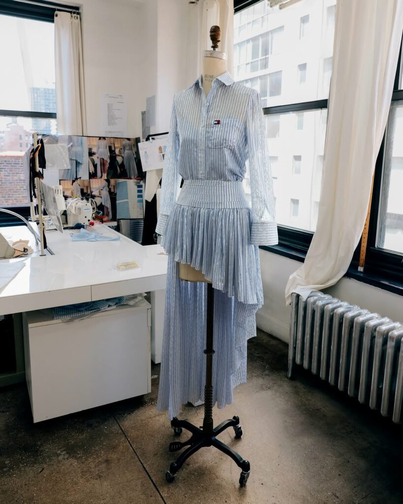 A peek at Tommy Hilfiger’s distinctive long-sleeved sequin shirt dress worn by Jisoo during the Blackpink Deadline World Tour in New York.