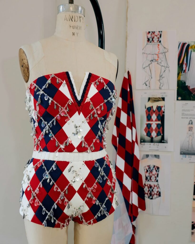 A closer look at Tommy Hilfiger’s unique multicolored embroidered two-piece suit worn by Blackpink Jisoo during the Deadline World Tour stop in New York.
